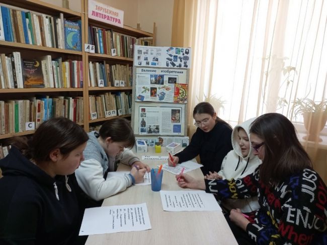 В Федоровской сельской библиотеке состоялась молодежная игра «Что? Где? Когда?»
