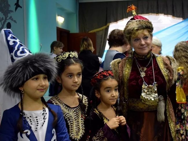 Узловчан приглашают принять участие в Международном фотоконкурсе «Мама и дети в национальных костюмах»