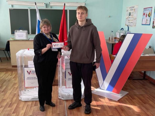 Голосуют выпускники образовательных учреждений Узловского района