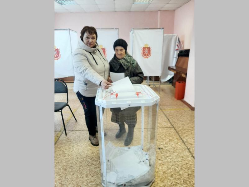 Старшее поколение узловчан голосует на выборах Президента России
