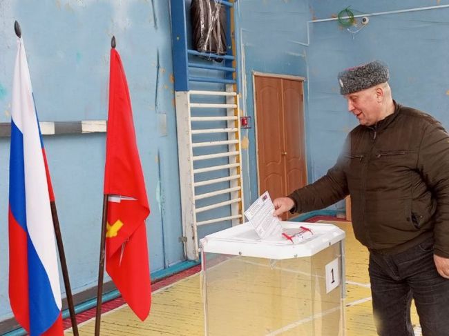 Атаман Узловского района Валерий Константинов проголосовал на выборах Президента