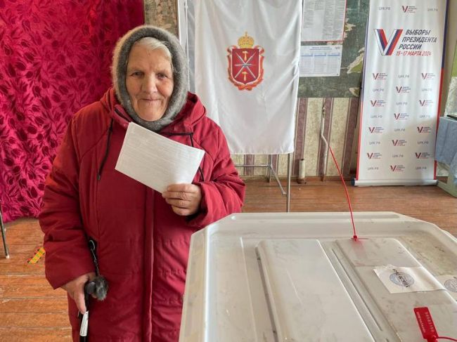 Уважаемые узловские избиратели почтенного возраста всегда активно принимают участие в голосовании