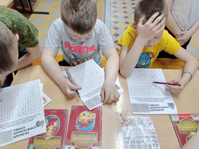 В Смородинской сельской библиотеке для ребят был подготовлен квест в чемоданчике «Сказочная фея»