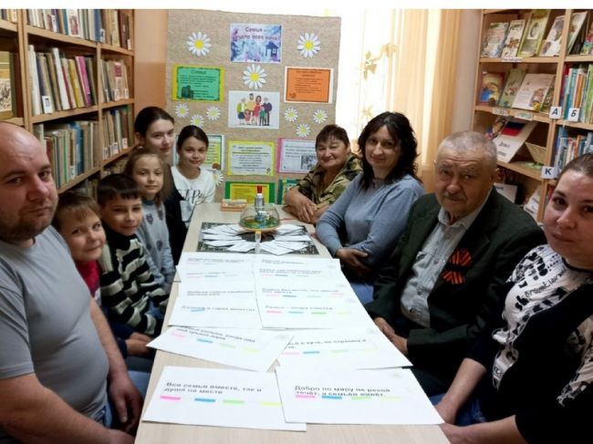 В конкурсе приняли участие самые креативные читающие семьи деревни Федоровка, включая бабушек и дедушек