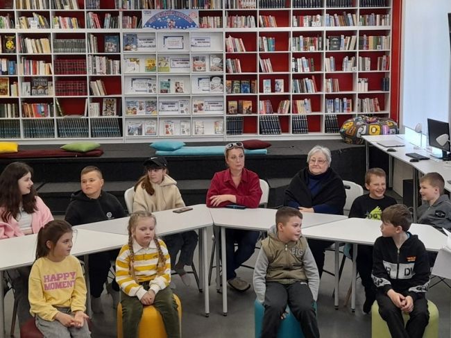 В Каменецкой сельской библиотеке состоялись громкие чтения «Любимая книга нашей семьи»