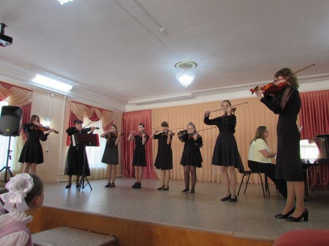 Большим отчетным концертом завершился учебный год в Узловской детской школе искусств