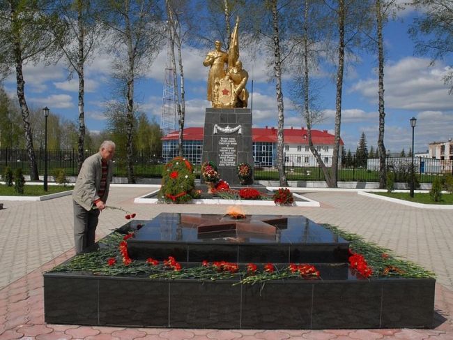 Первый в СССР Вечный огонь в память о павших в Великой Отечественной войне был зажжён в поселке Первомайский Щёкинского района