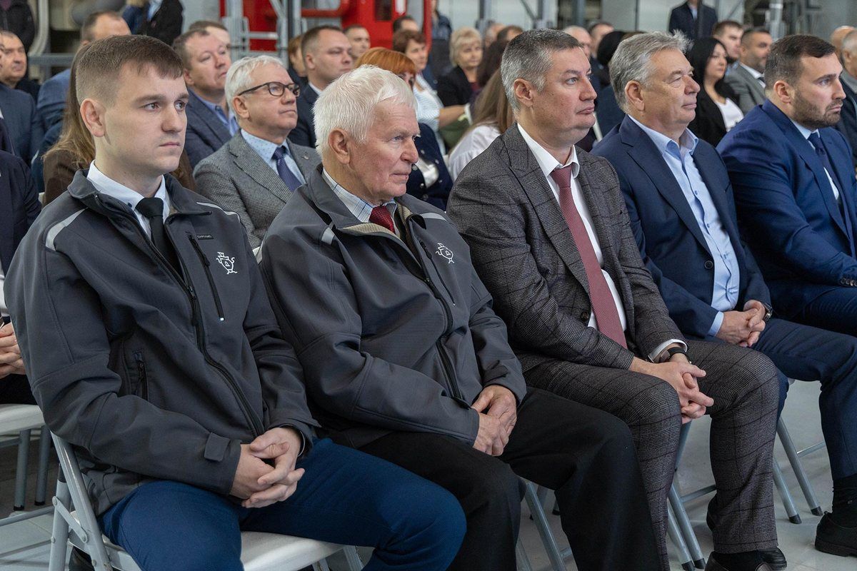 Дмитрий Миляев наградил отличившихся сотрудников АО «Машзавод «ШТАМП» медалями «Трудовая доблесть»
