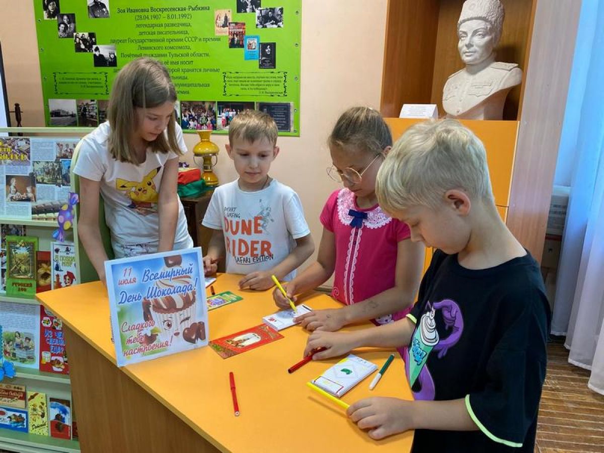 Интересно и весело прошел День шоколада в детской библиотеке для юных узловчан