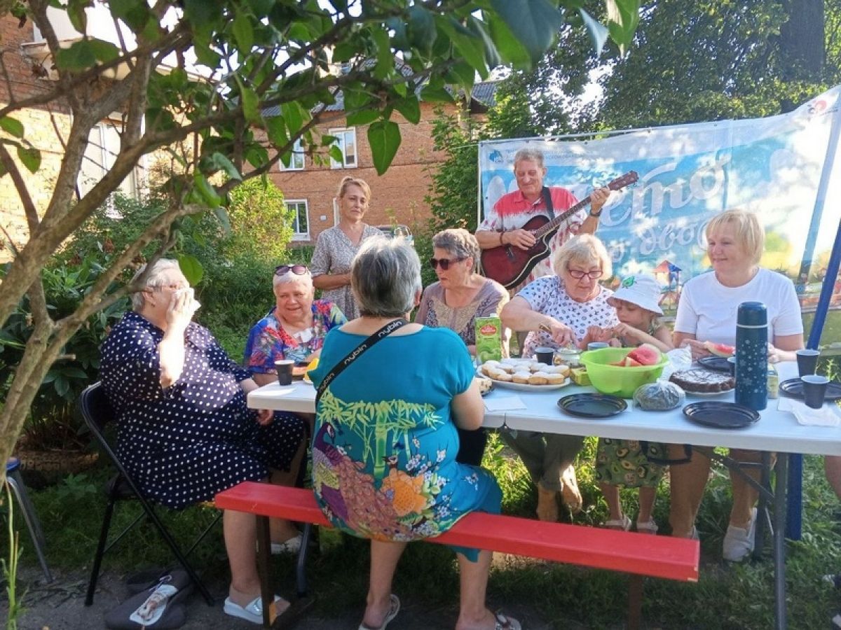 В посёлке Каменецкий состоялся яркий праздник «Лето во дворах»