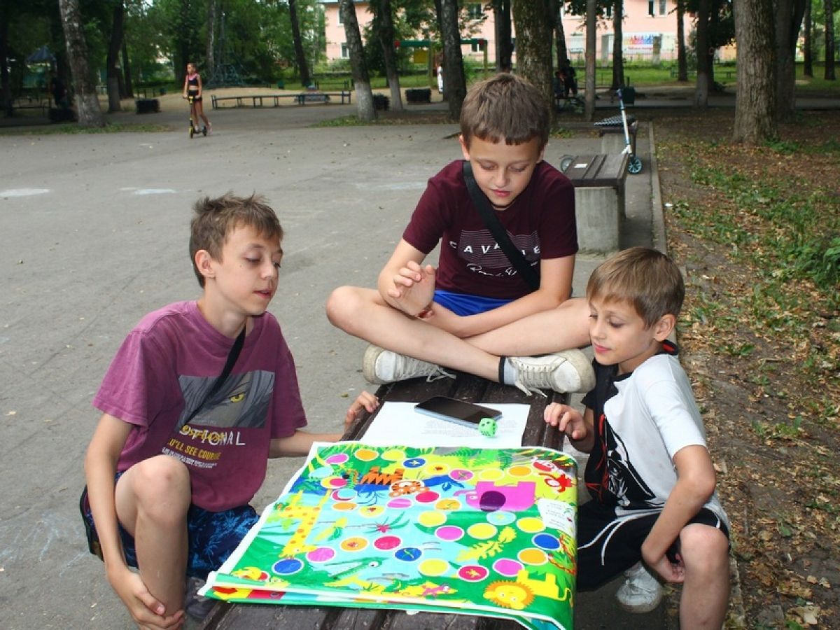 В Машзаводском парке юные узловчане приняли участие в квест-игре «Город безопасности»