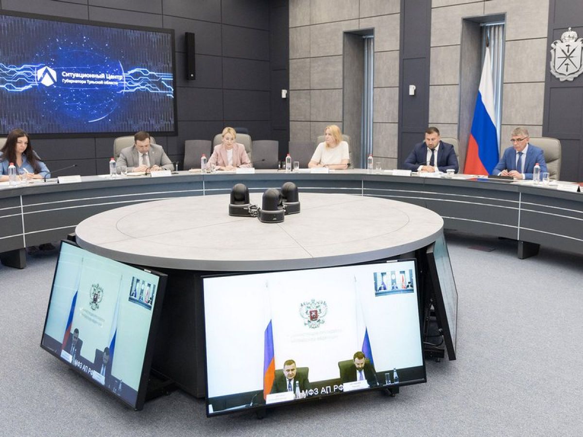 Алексей Дюмин провел совещание с председателями комиссий Госсовета
