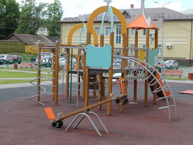 Дмитрий Миляев поручил привести в порядок детские площадки