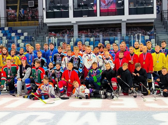 Узловская команда «Сокол» заняла 3 место в турнире по хоккею среди дворовых команд
