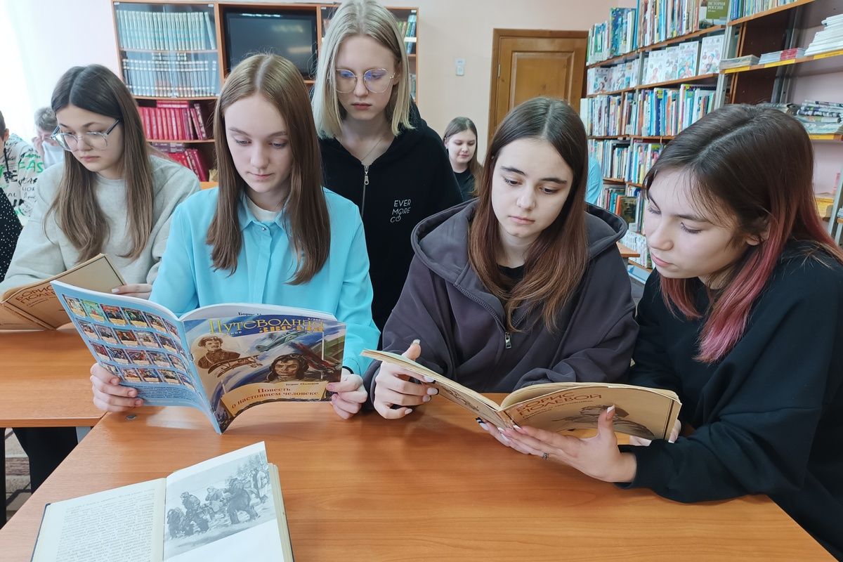 Акция «День патриотической книги» прошла для узловских школьников Акция «День патриотической книги» прошла для узловских школьников