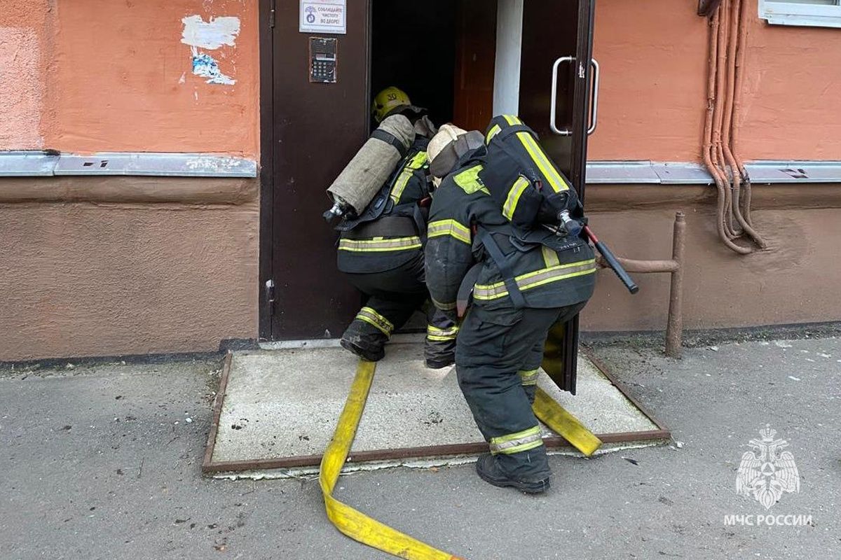 В Узловой в подвале подъезда многоквартирного жилого дома потушен пожар