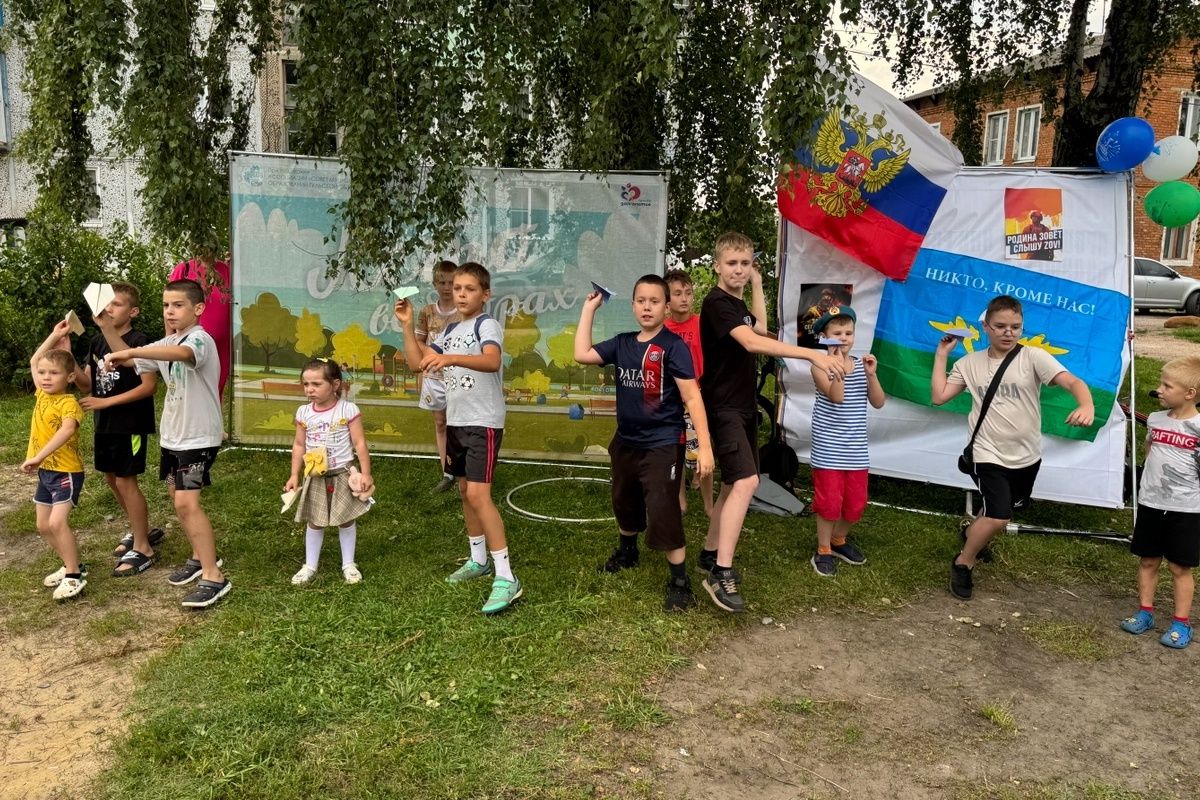 В поселке Дубовка состоялся яркий праздник «Лето во дворах» В поселке Дубовка состоялся яркий праздник «Лето во дворах»