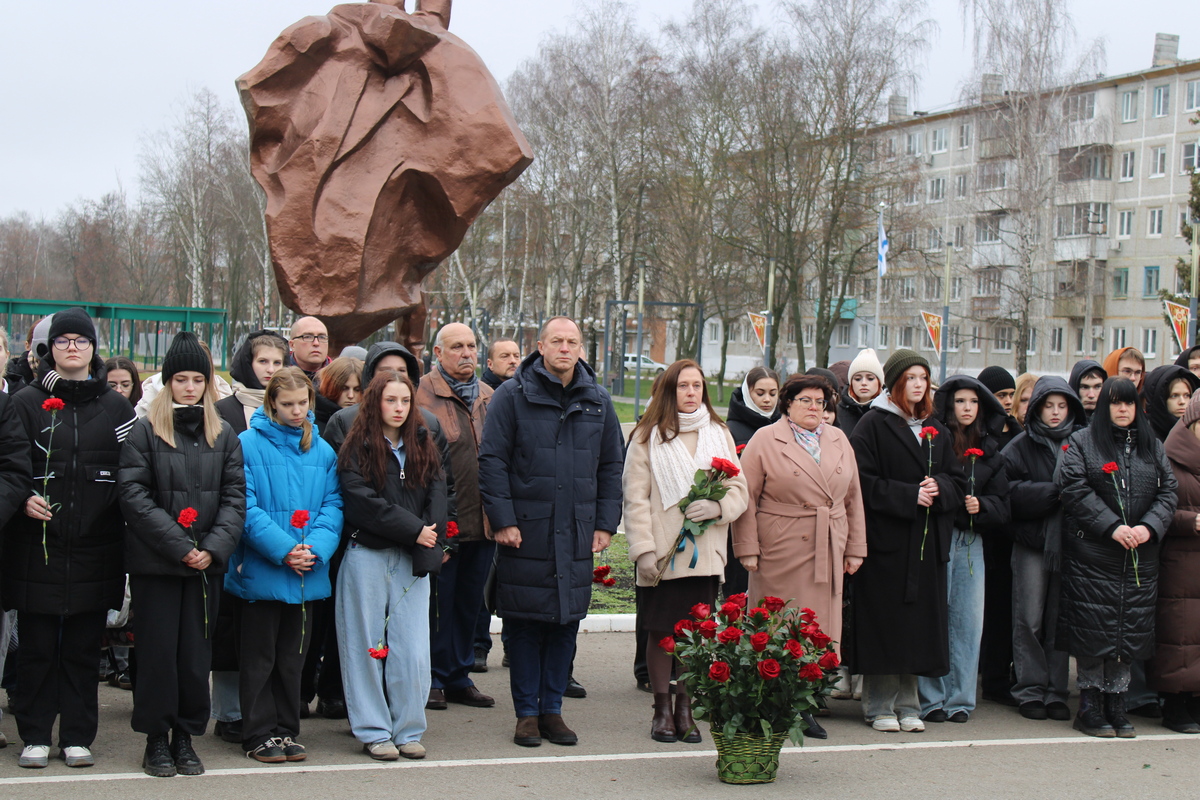 Узловчане почтили память героев Узловчане почтили память героев