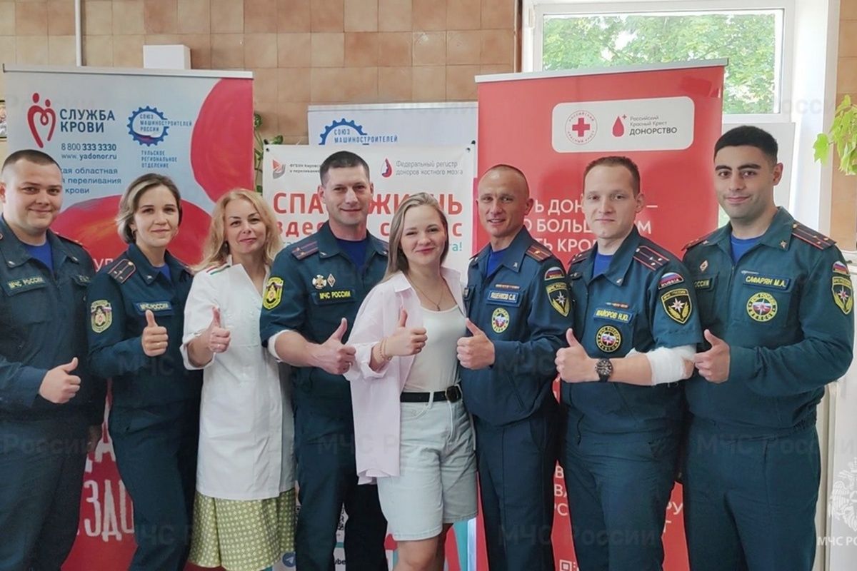 Тульские спасатели стали донорами крови Тульские спасатели стали донорами крови