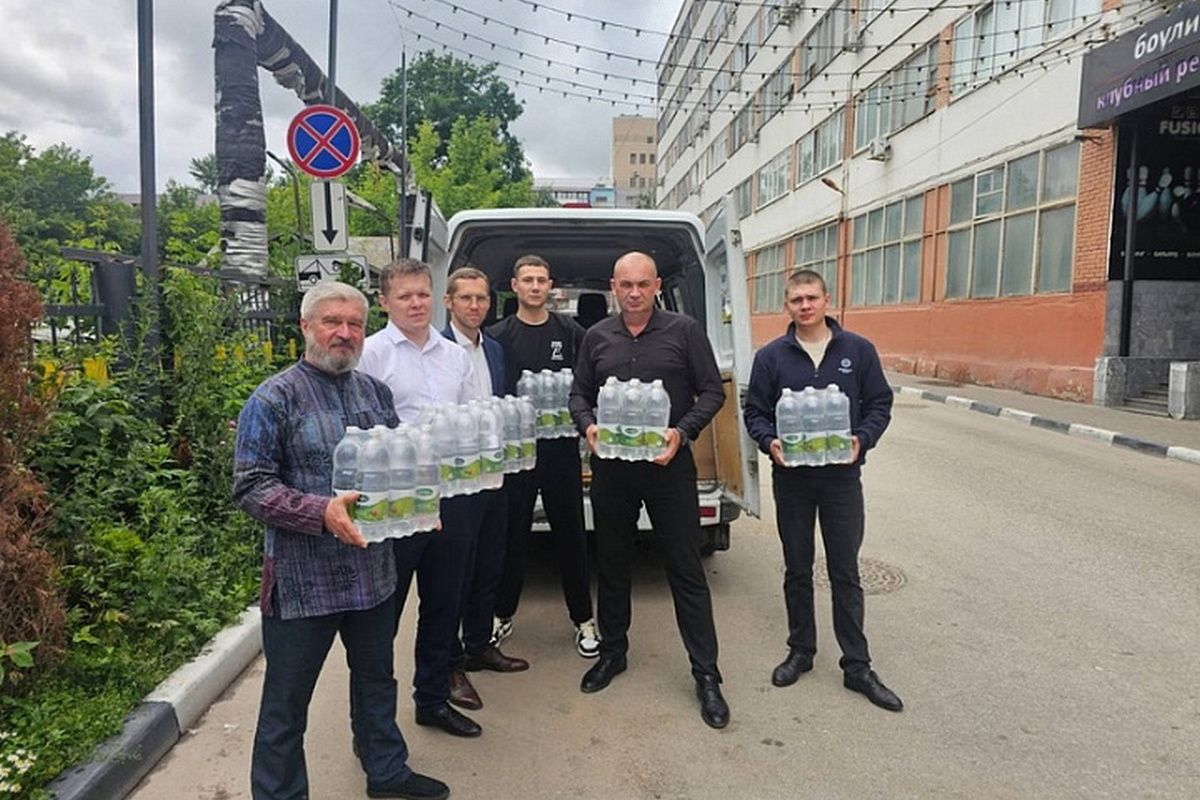 Депутаты передали гуманитарный груз бойцам Депутаты передали гуманитарный груз бойцам