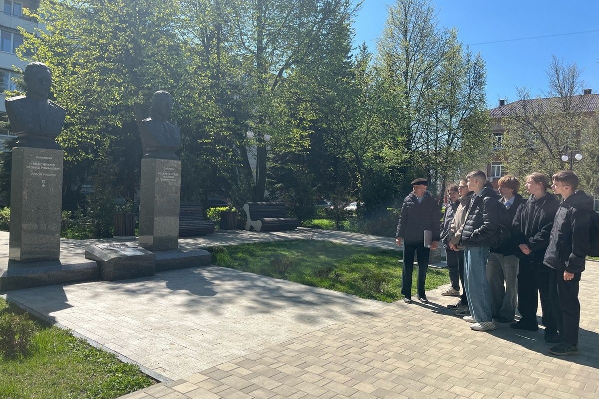 Студенты прошлись по славным улочкам города Узловая - Города воинской доблести