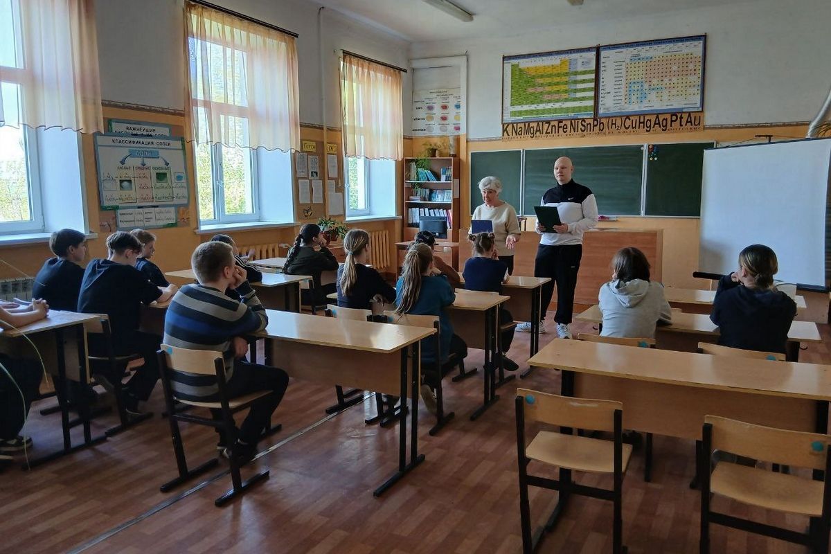 Молодому поколению узловчан рассказали о городе-герое Севастополе