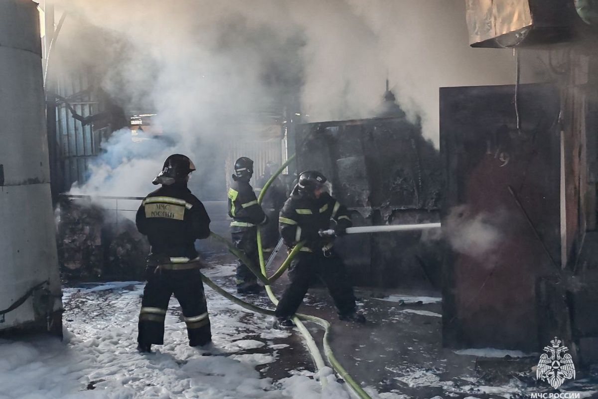 В Узловском районе горели неэксплуатируемое сооружение и балкон В Узловском районе горели неэксплуатируемое сооружение и балкон