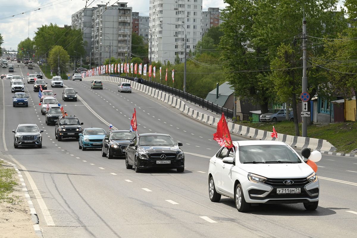 Автопробег в честь юбилея Победы прошел в Туле Автопробег в честь юбилея Победы прошел в Туле