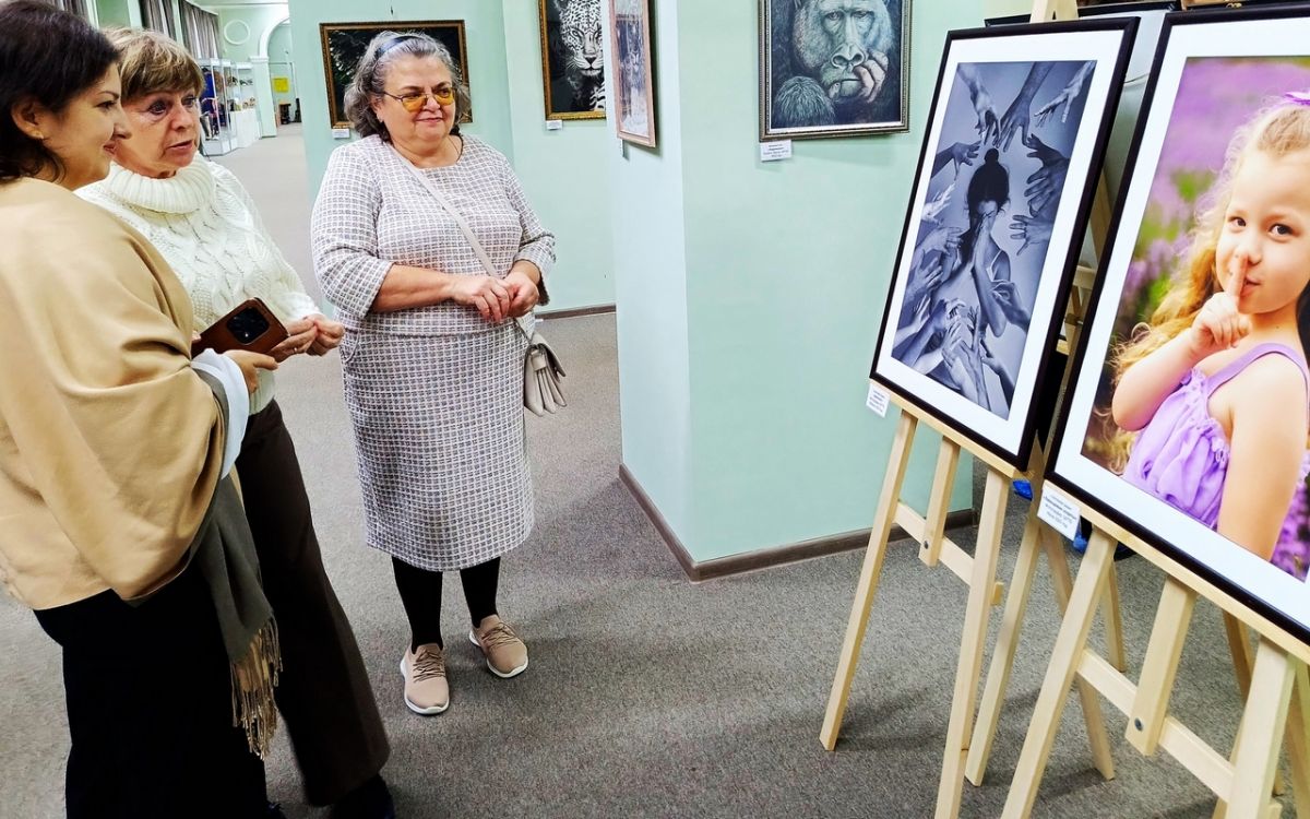 В Узловском музее открылась выставка «Искусство – как семейный диалог»