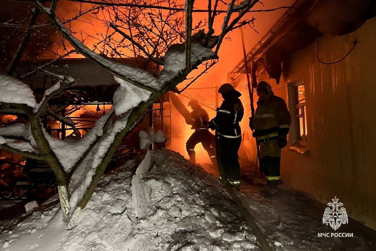 В Узловой горел дом и баня