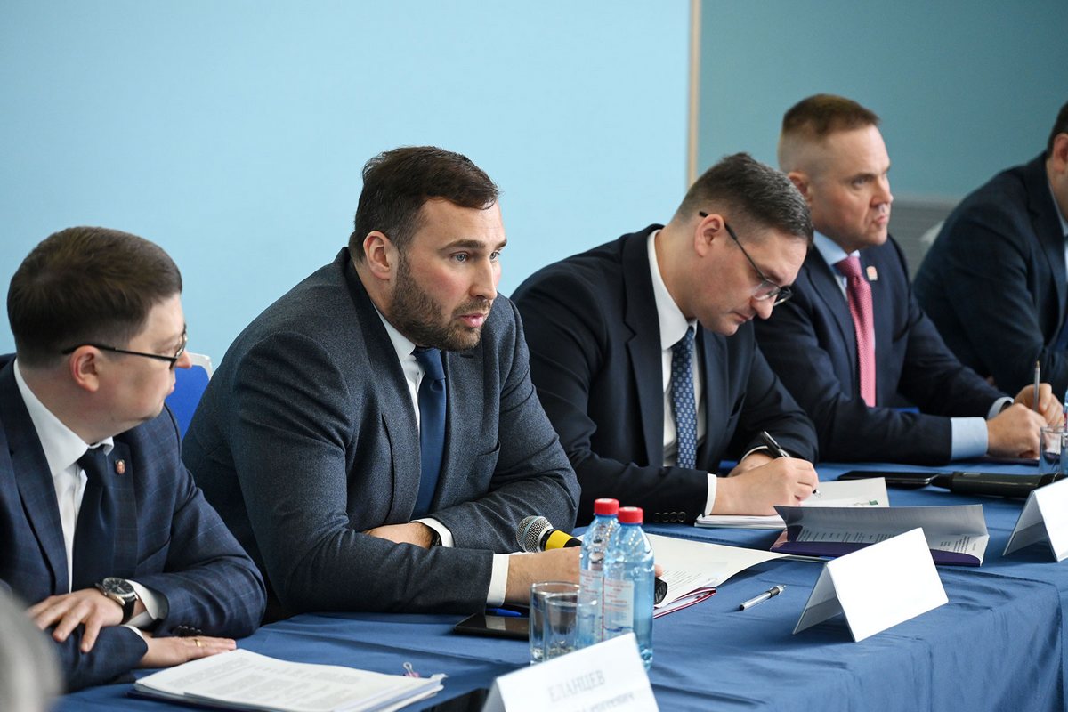 Михаил Пантелеев и руководители химических предприятий обсудили развитие отрасли в регионе Михаил Пантелеев и руководители химических предприятий обсудили развитие отрасли в регионе