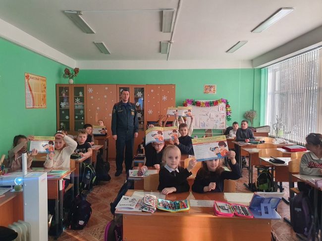 Веневские пожарные провели открытые уроки в школе