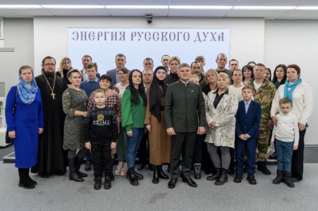 Энергетики-герои и их семьи посетили выставку-форум «Россия» на ВДНХ