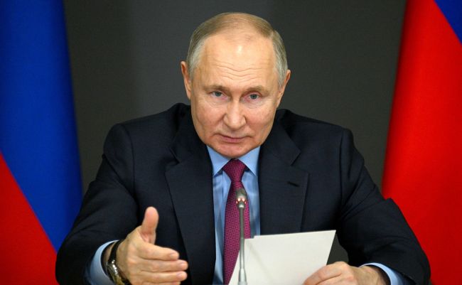 Владимир Путин поручил продлить до 2030 года сроки программ земский доктор, фельдшер и учитель
