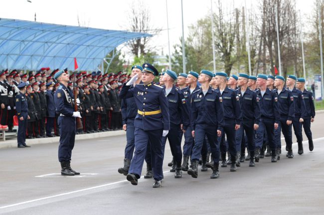 Алексей Дюмин поздравил десантников 106-й гвардейской дивизии