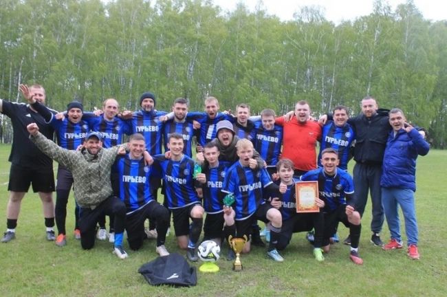 Футбольные команды встретились на поле в Метростроевском