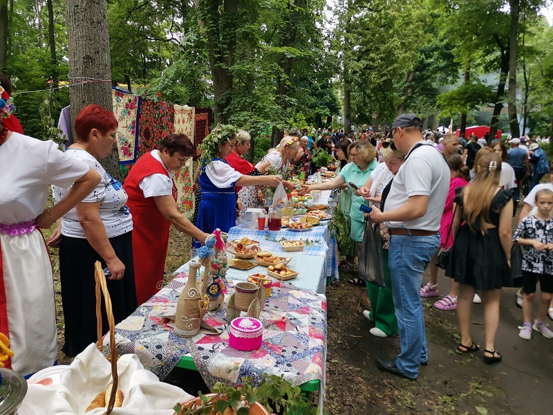 Веневские рукодельницы участвовали в празднике «К Буниным в Ефремов»