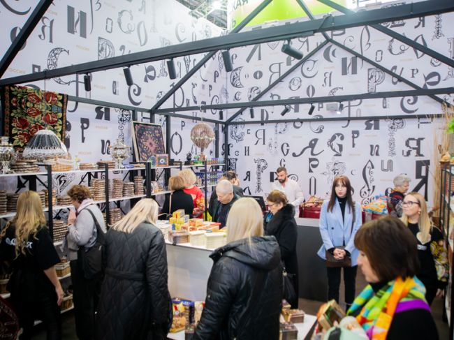 Посетители выставки «Россия» выбирают тульские товары