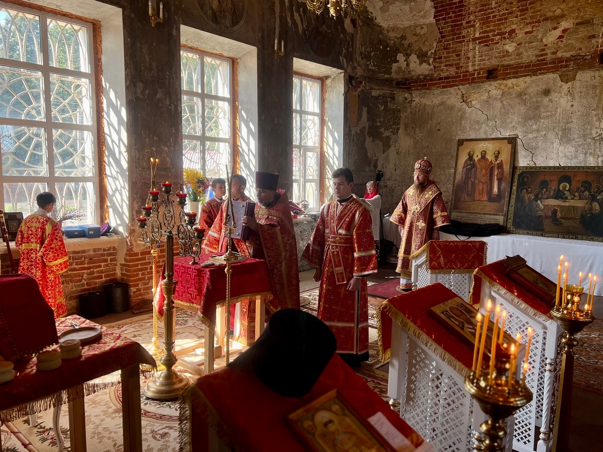 В Оленьковском храме епископ Веневский Феодорит провел богослужение