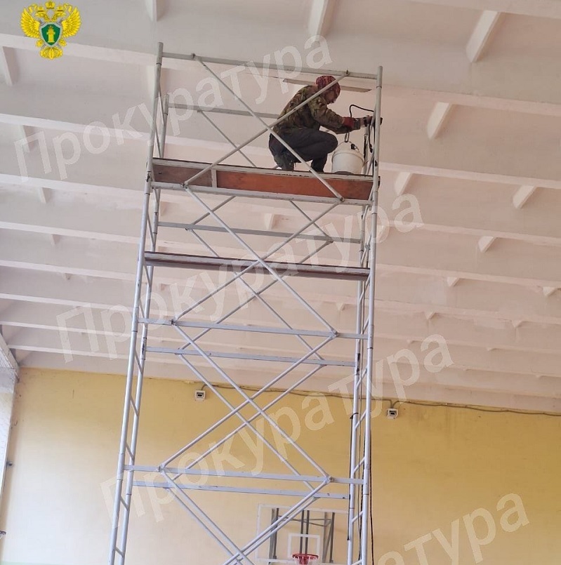 В школе отремонтирован потолок после прокурорского вмешательства