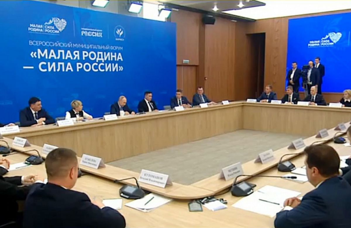 Глава Тулы Алексей Эрк рассказал Президенту Владимиру Путину о реализации проекта «Герой 71» Глава Тулы Алексей Эрк рассказал Президенту Владимиру Путину о реализации проекта «Герой 71»