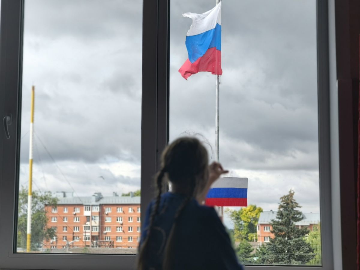 Оформление окон в Воловском районе: праздник флага России