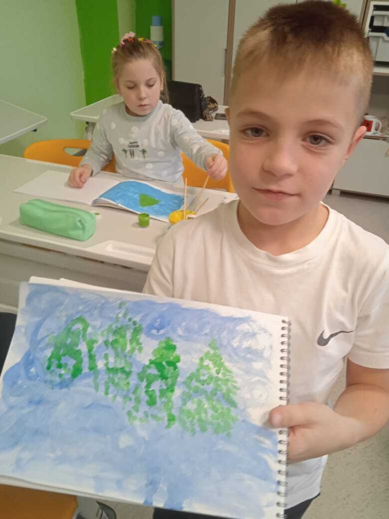Юные художники изобразили зимнюю природу Юные художники изобразили зимнюю природу