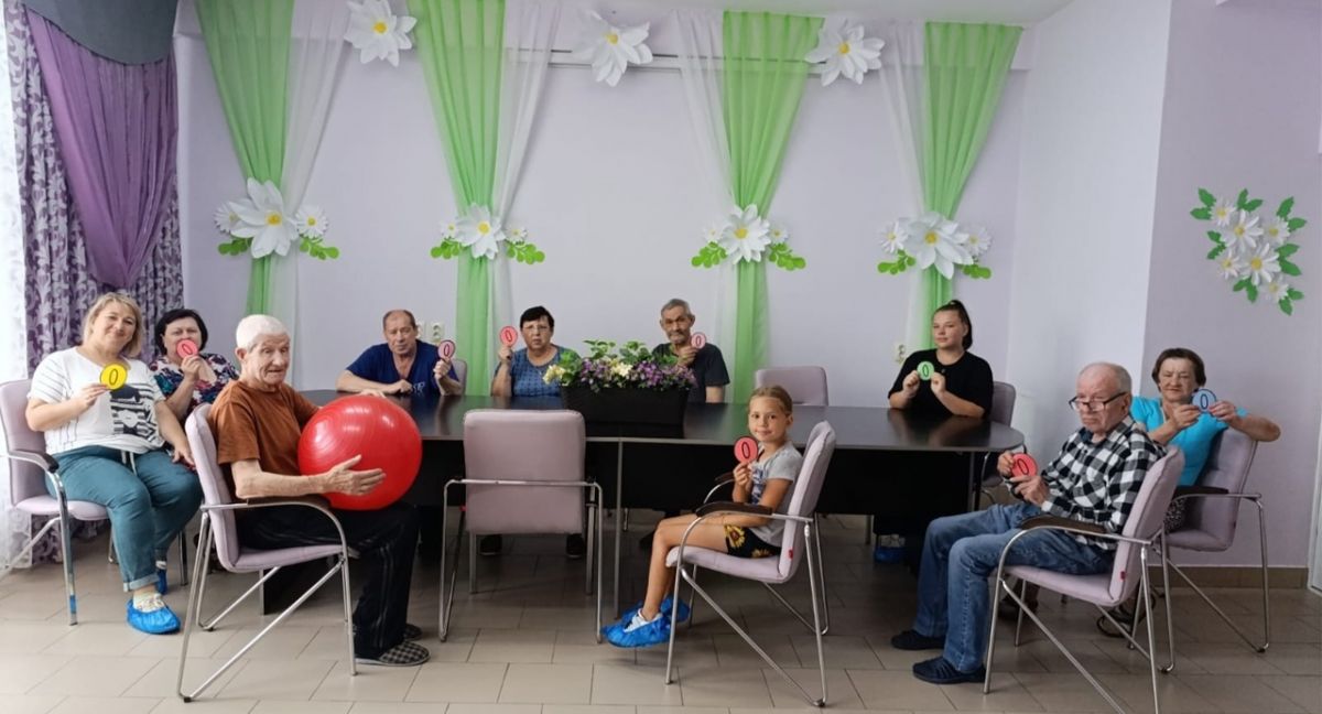 Активисты Верхоупской школы провели время с пожилыми людьми