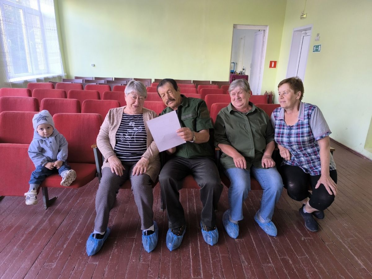 Час чтения стихов в Турдейском Доме культуры для активного долголетия