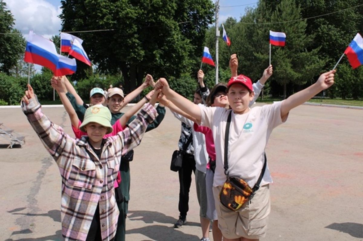 Воловская библиотека отмечает День России: увлекательные народные игры Воловская библиотека отмечает День России: увлекательные народные игры