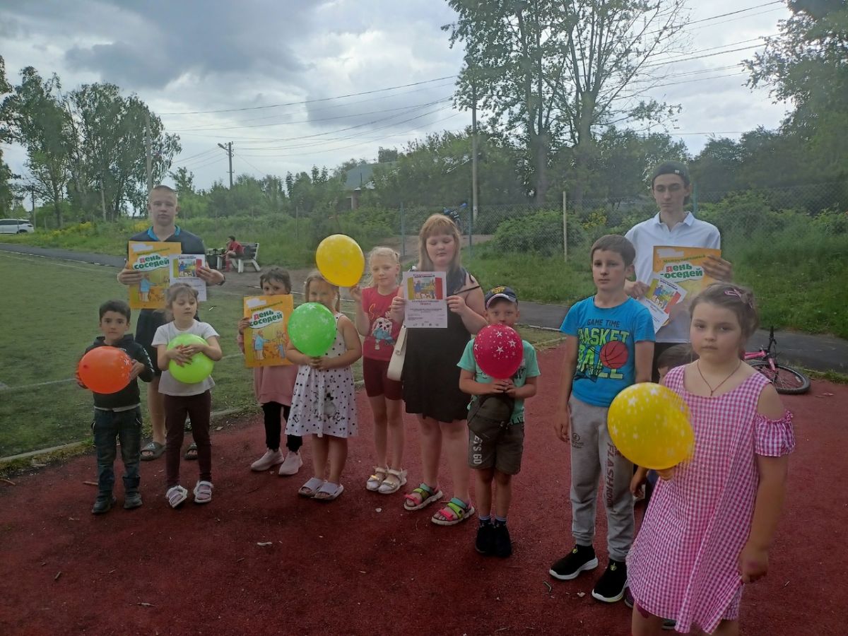 Жители поселка Горный отметили День соседей