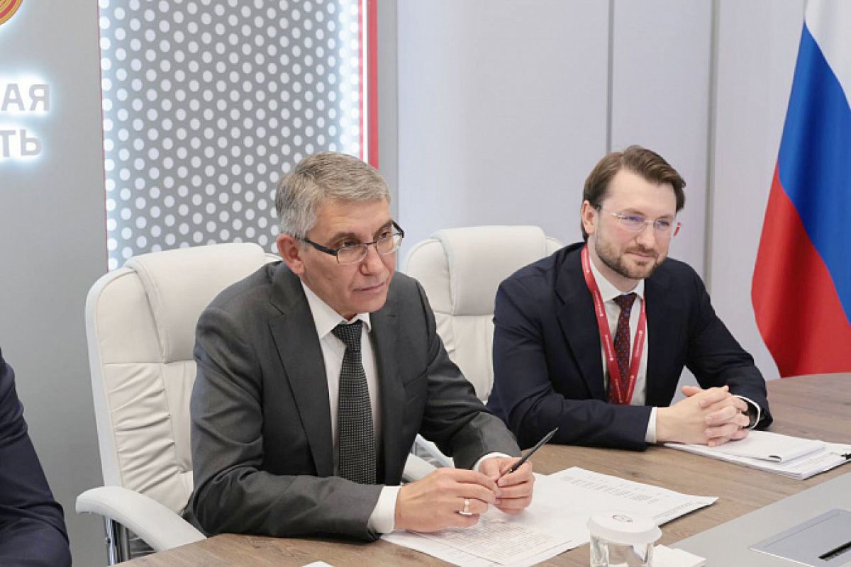 ПМЭФ-2025: Дмитрий Миляев встретился с Чрезвычайным и Полномочным Послом Республики Беларусь в РФ Андреем Рогожником ПМЭФ-2025: Дмитрий Миляев встретился с Чрезвычайным и Полномочным Послом Республики Беларусь в РФ Андреем Рогожником