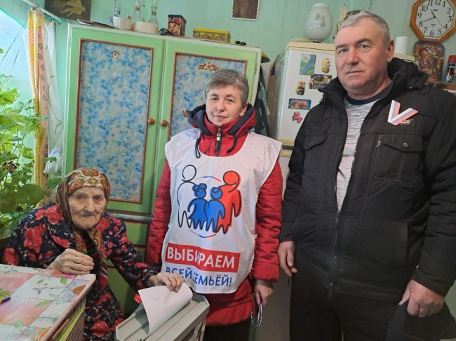 В Воловском районе проголосовала 99-летняя Татьяна Тихоновна Тарасова