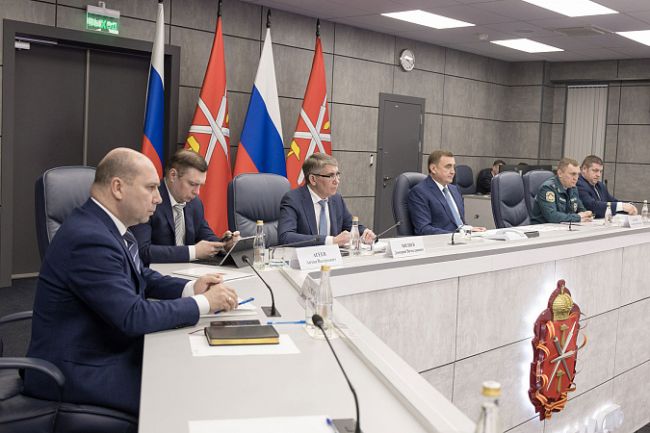 Алексей Дюмин провел заседание комиссии по предупреждению и ликвидации чрезвычайных ситуаций